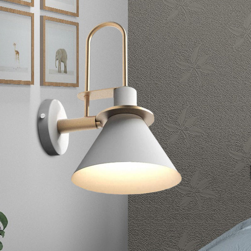1-Light Wandleuchte Antik Cone Metall Wandmontage in Weiß/Schwarz/Grün mit Griff für Nachttisch | Brehn