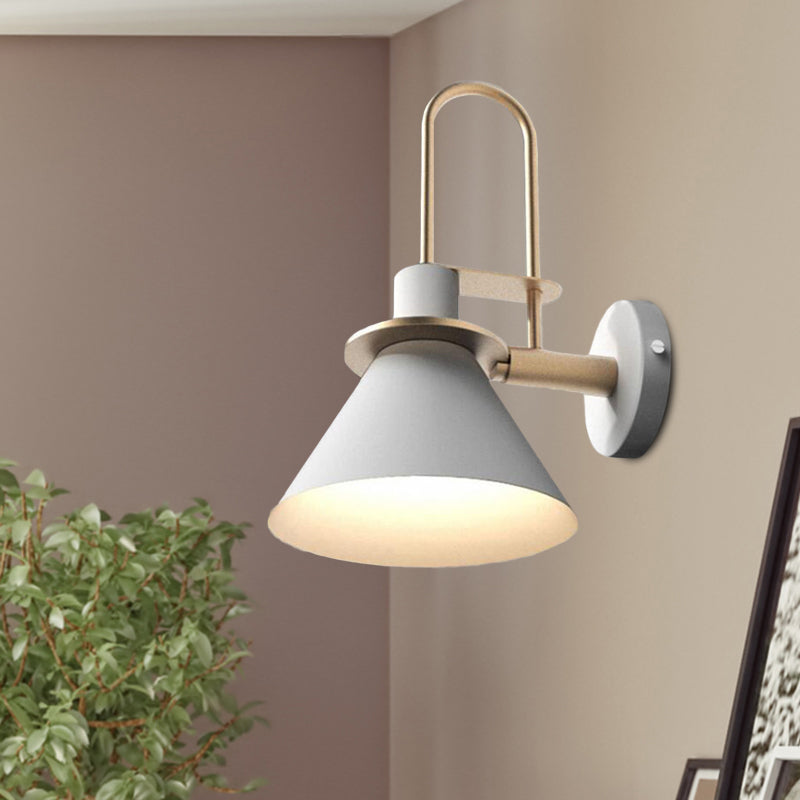 1-Light Wandleuchte Antik Cone Metall Wandmontage in Weiß/Schwarz/Grün mit Griff für Nachttisch | Brehn