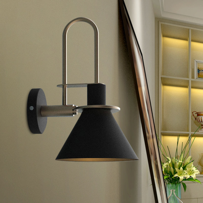 1-Light Wandleuchte Antik Cone Metall Wandmontage in Weiß/Schwarz/Grün mit Griff für Nachttisch | Brehn