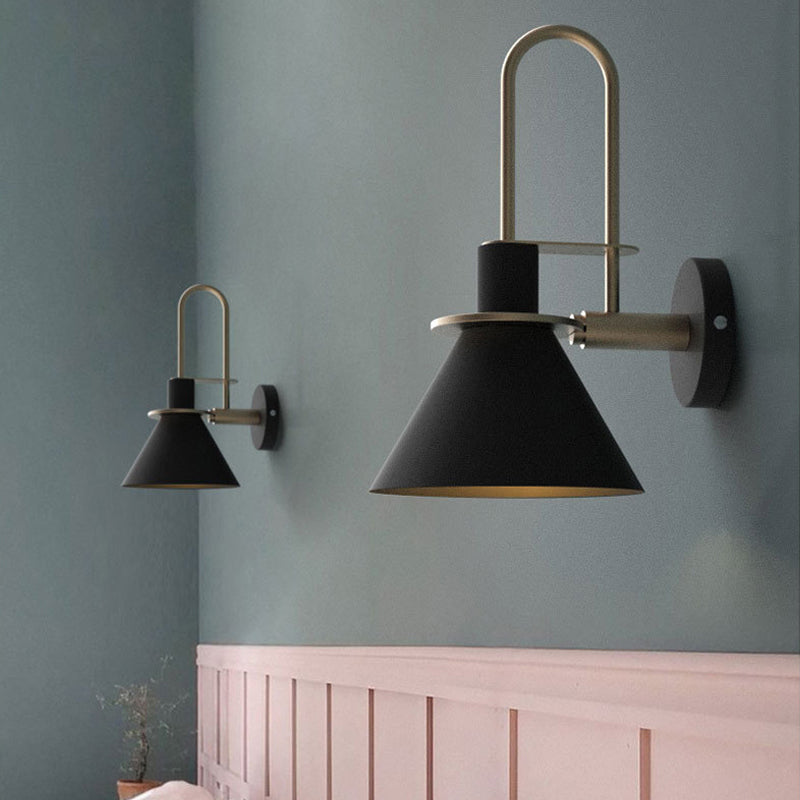 1-Light Wandleuchte Antik Cone Metall Wandmontage in Weiß/Schwarz/Grün mit Griff für Nachttisch | Brehn