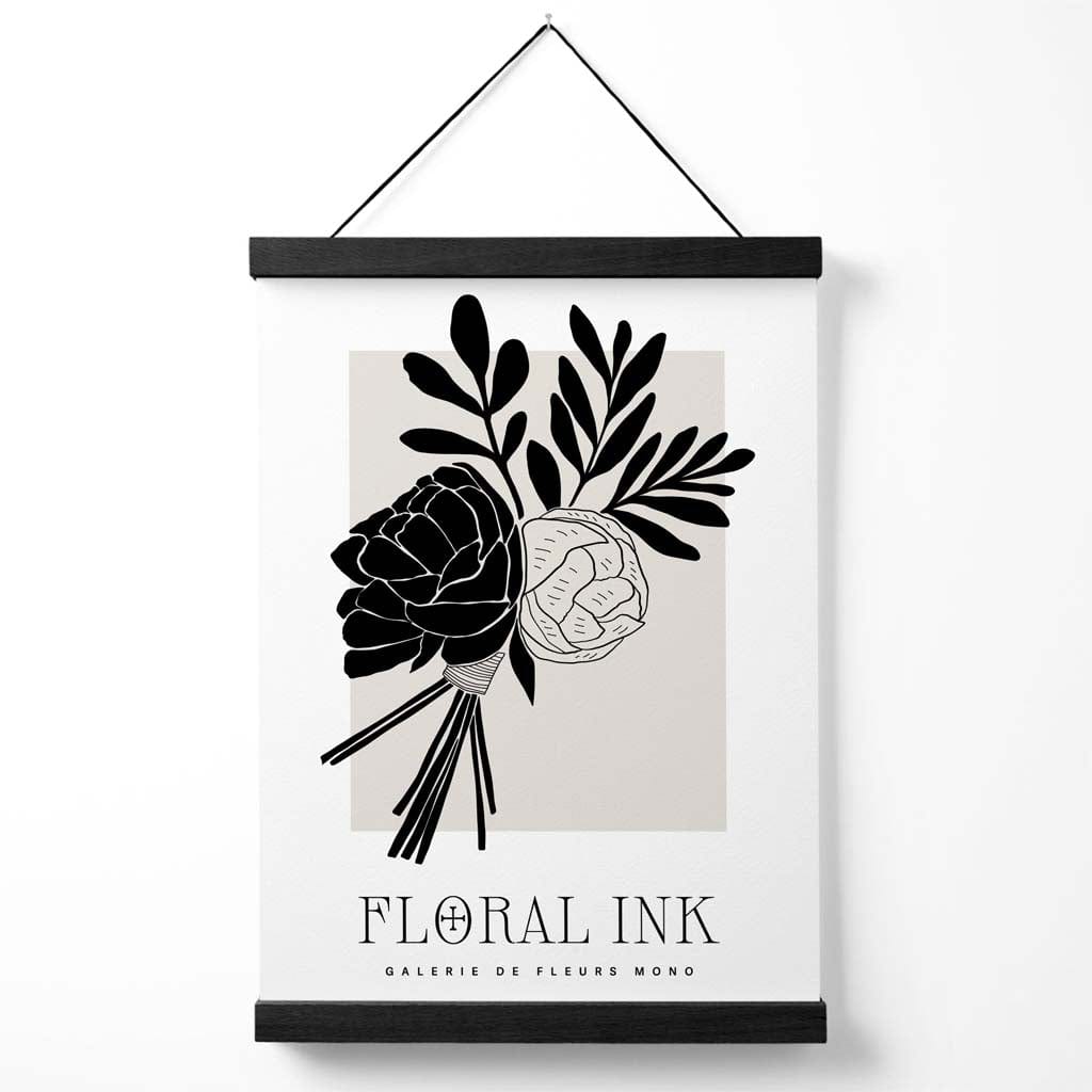 Poster mit geschlossenem Pfingstrosenmotiv in Schwarz und Beige (inkl. Aufhänger)