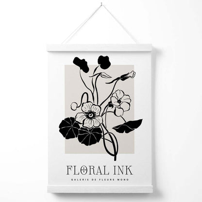 Poster mit Tuschezeichnung von Kapuzinerkresseblüten in Schwarz und Beige, inklusive Aufhänger