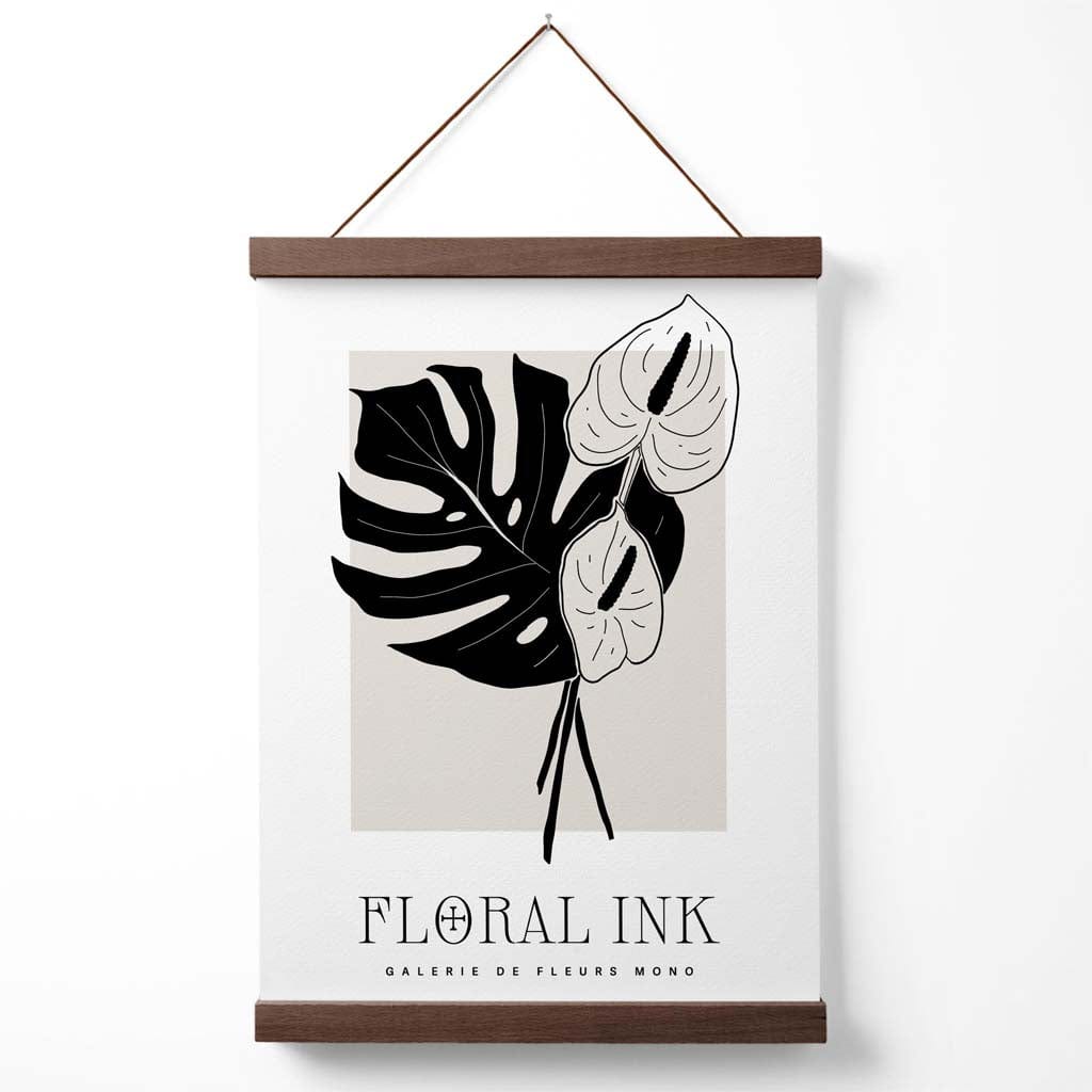 Arum-Lilien-Poster mit floraler Tuschezeichnung in Schwarz und Beige, inklusive Aufhänger