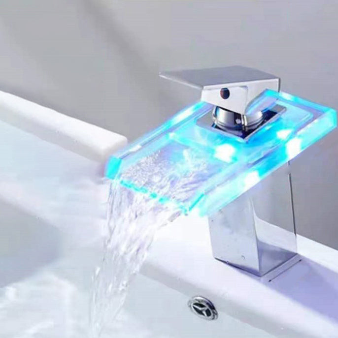 Einhand-Waschtischarmatur 1-Loch Weit Verwendete Badezimmer-Waschtischarmatur mit LED-Beleuchtung