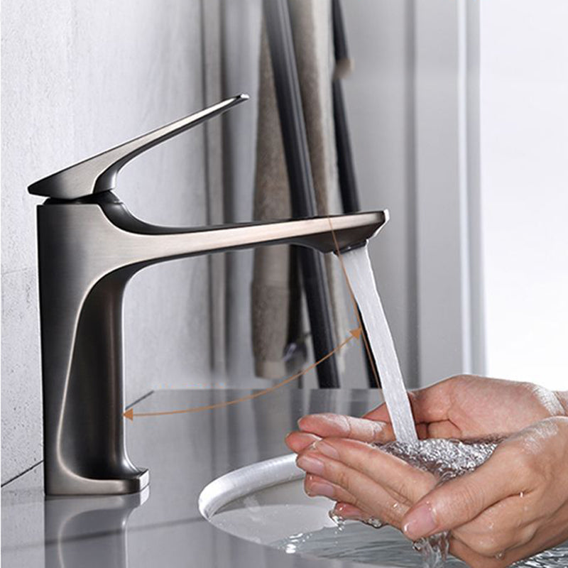 Moderner Aufsatzwaschbecken Wasserhahn Kupfer Hebelgriff Niedriger Bogen Aufsatzwaschbecken Wasserhahn für das Badezimmer