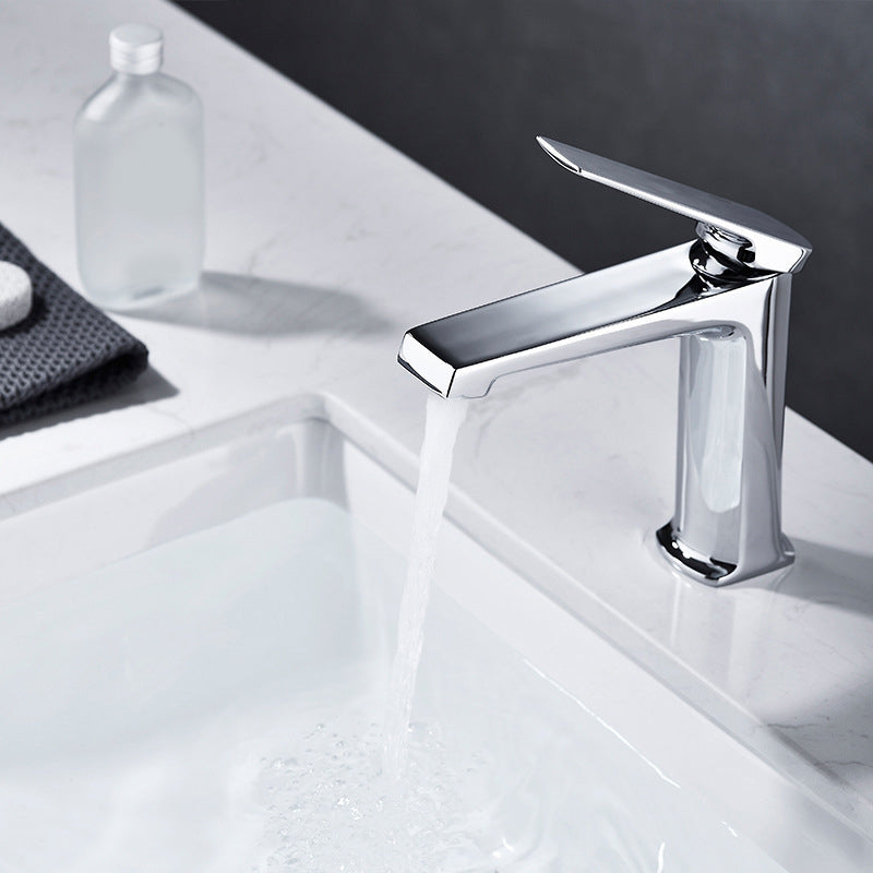 Modernes Centerset Badezimmerarmatur Einfarbige Kupferarmatur für das Badezimmer