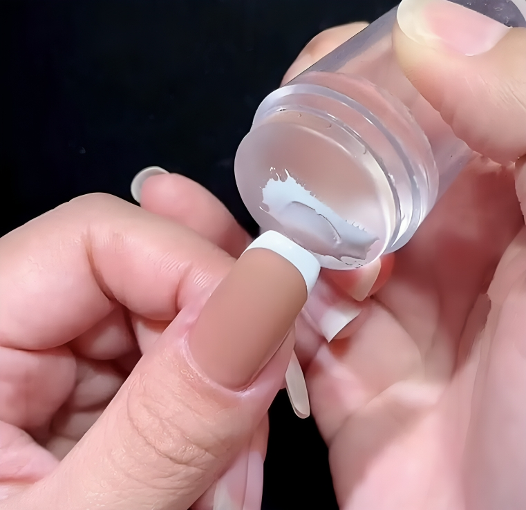 Sculptella Französische Maniküre Stempel — Meisterhaft perfekte French Tips, die Sie mit Stolz zeigen wollen | Brehn