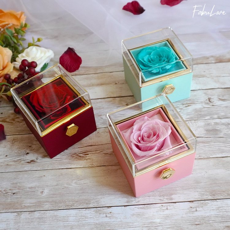Brehn | [Ideales Geschenk] Ewige Rosenbox - Mit gravierter Halskette & künstlicher Rose