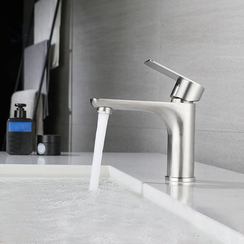 Moderner Gefäßwasserhahn Kupfer Einhand Niedriger Bogen Gefäßwasserhahn für Zuhause