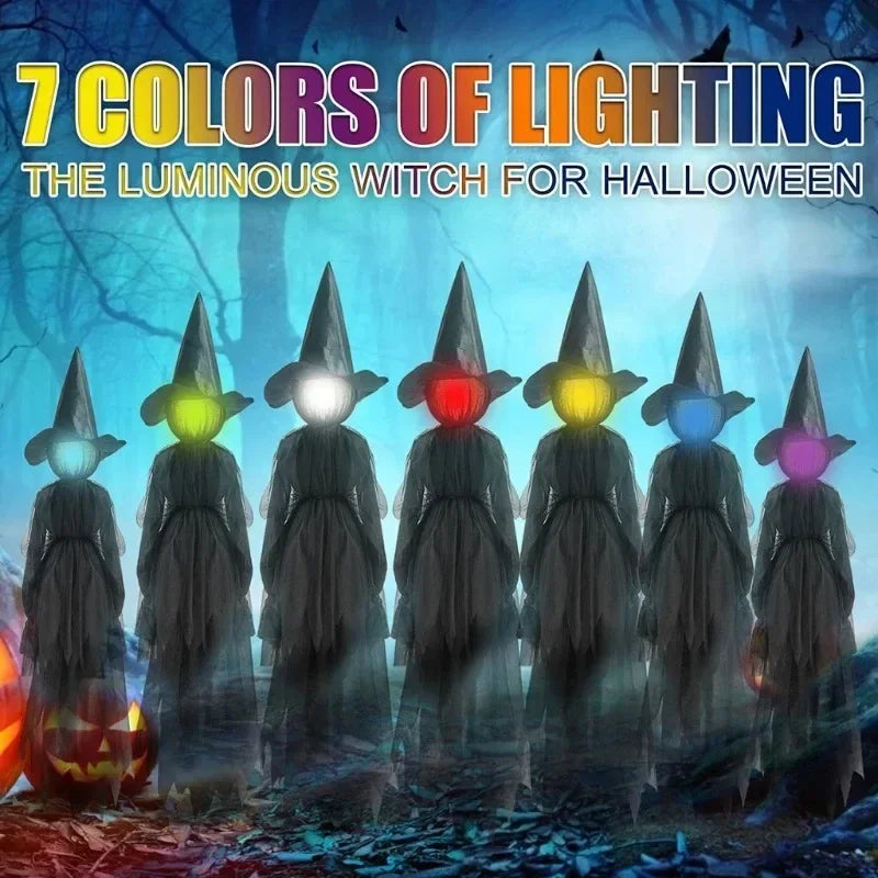 Leuchtende Hand hält Halloween-Hexen-Dekoration