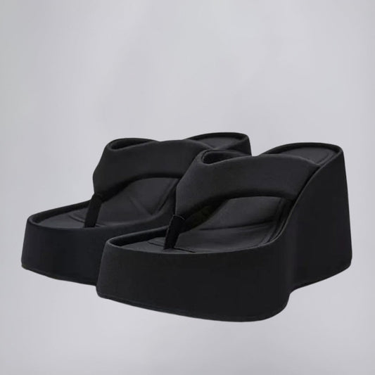 Gepolsterte Flip-Flops mit rutschfester Sohle