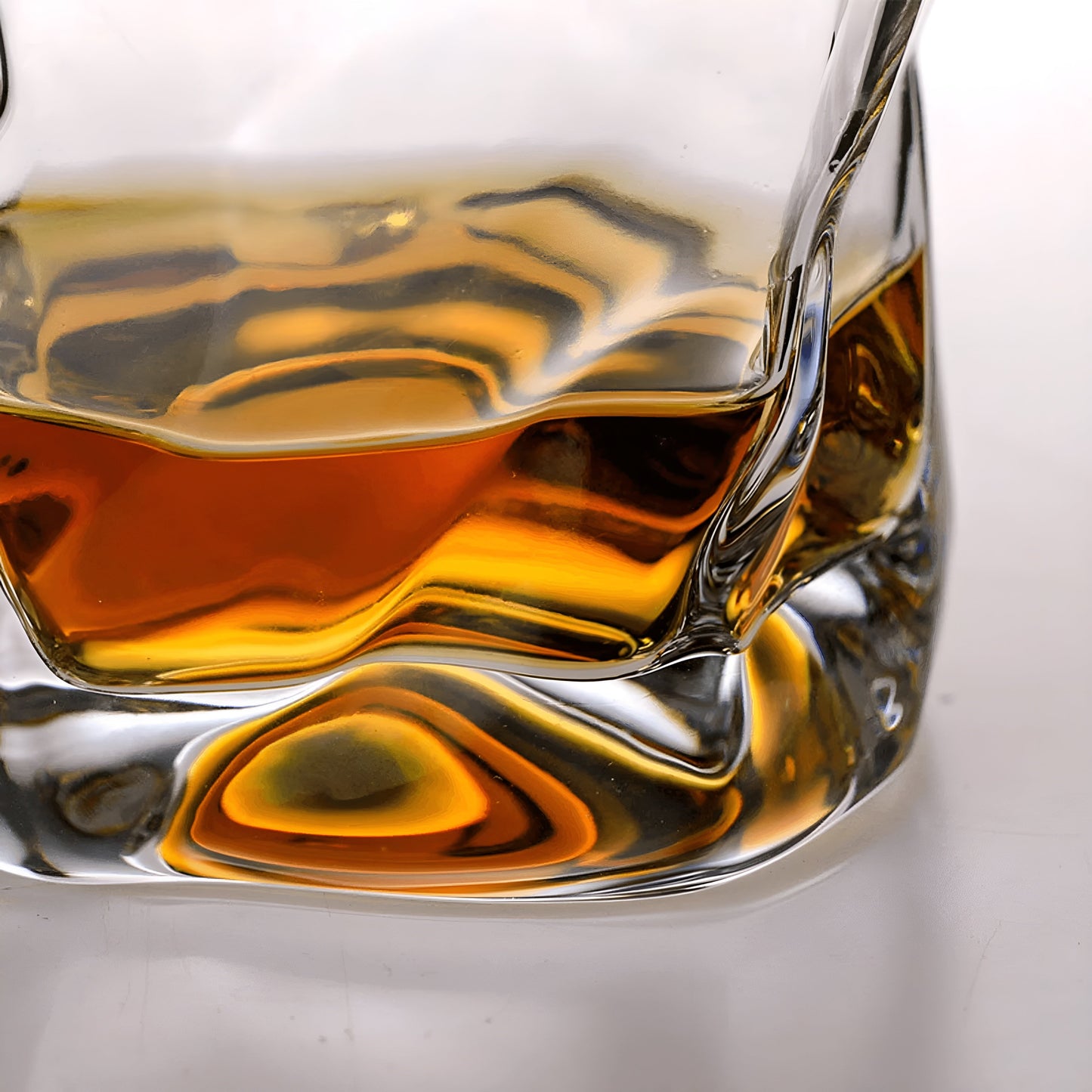 Whiskyglas im Edo-Kiriko-Stil – handgeschliffen mit einzigartigem Crumple-Design