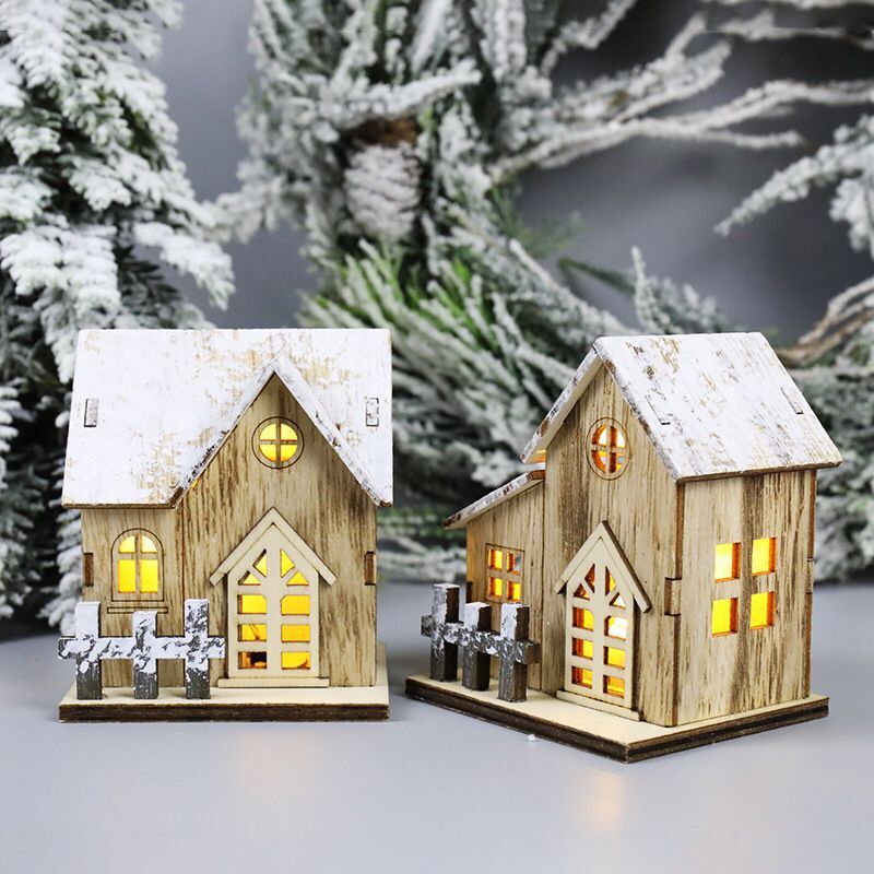 Brehn | Weihnachtlich beleuchtetes Haus