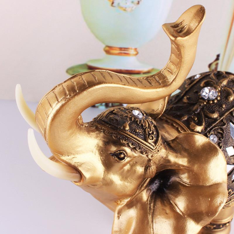 Goldene Elefantenstatue