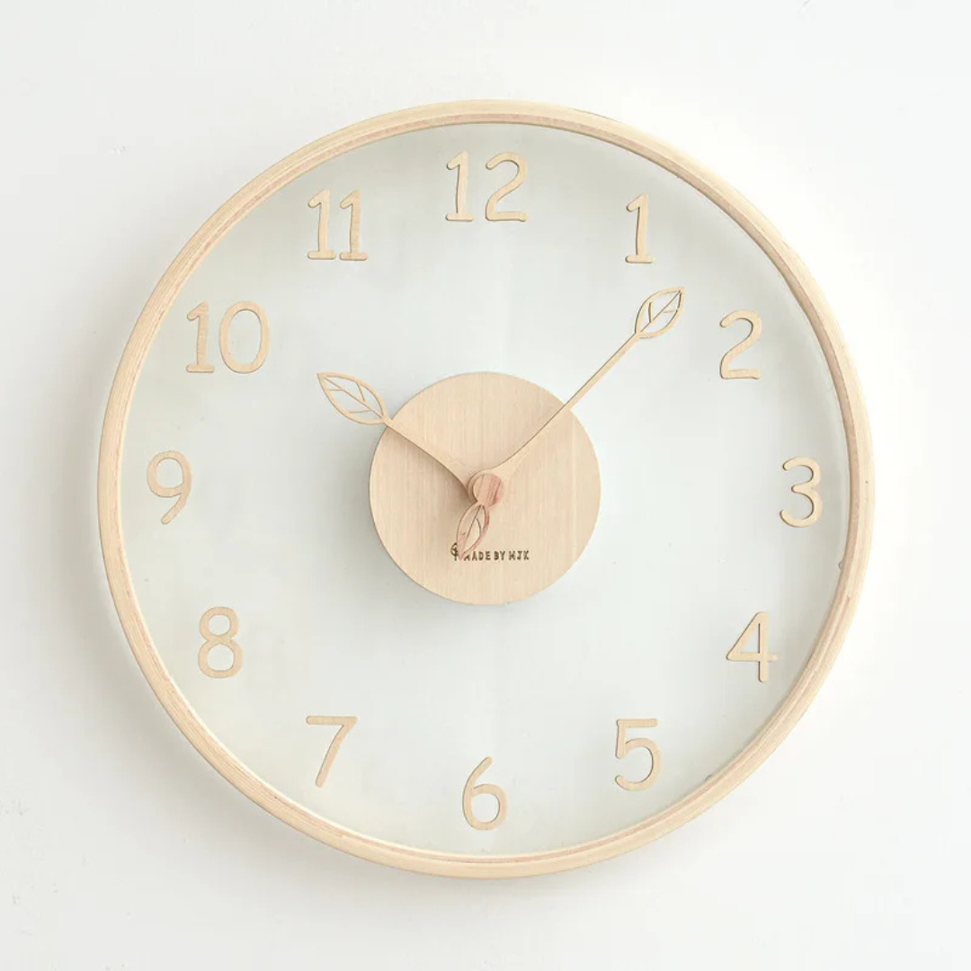 Brehn | Stilvolle Holzwanduhr aus Glas