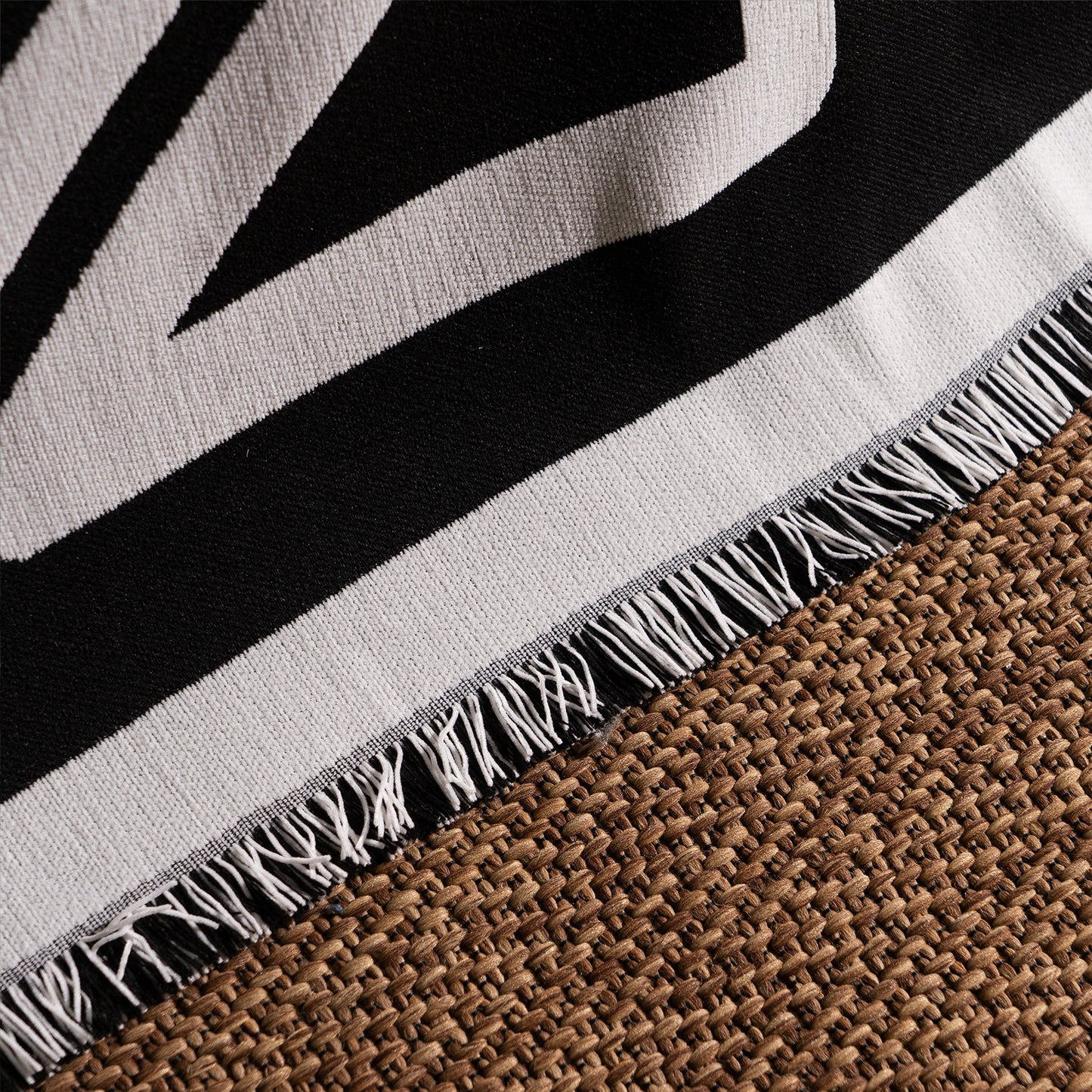 Geometrischer Boho-Stil Sofaüberzug - Modern, Stilvoll & Strapazierfähig Sofa Schutz | Brehn