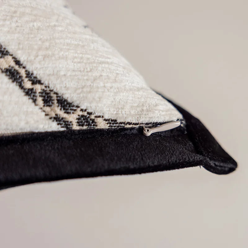 Anspruchsvolle, mit Jacquard-Stickerei versehene Zierkissenbezüge