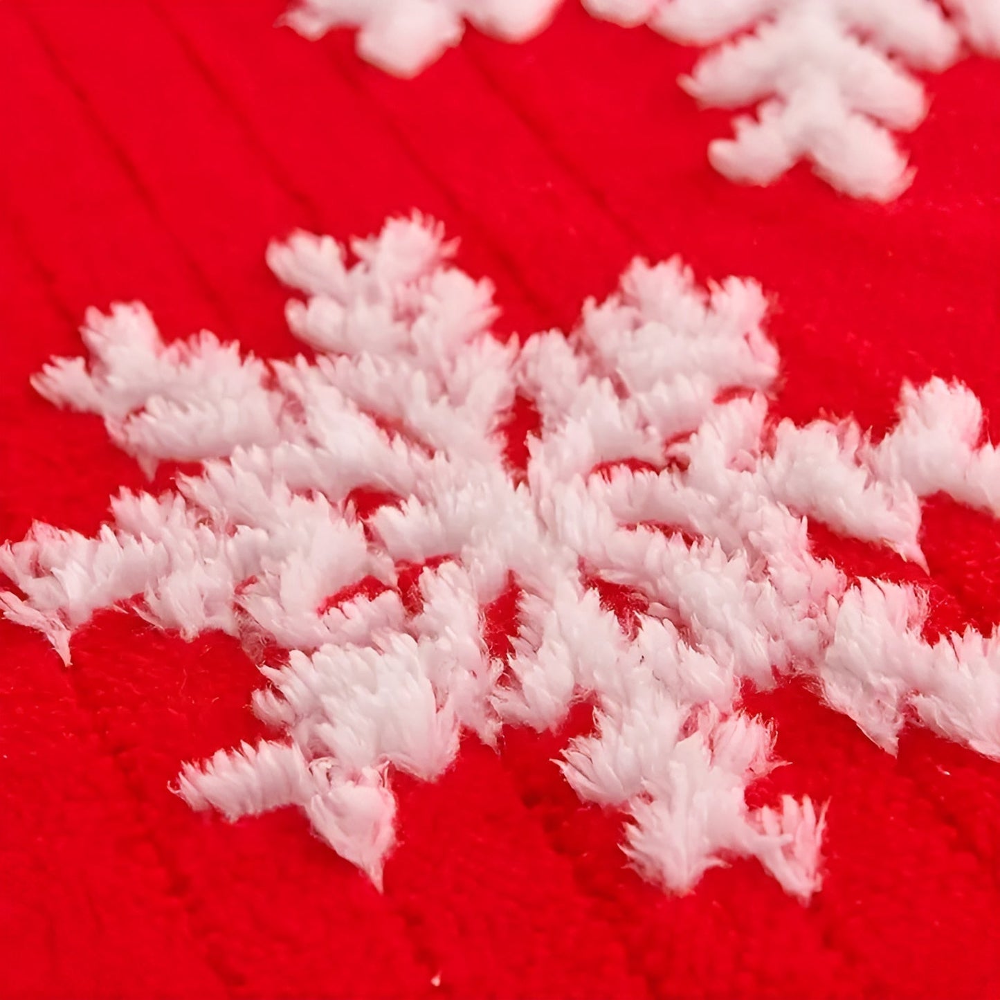 Kuschelig-weiches Fleece-Brehnanket mit Schneeflockenmuster – Gemütlich und wärmend | Perfekt für Sofa und Bett