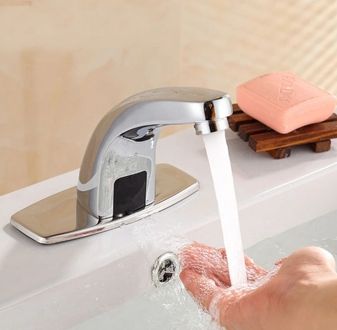 Automatischer berührungsloser Badezimmerspülenwasserhahn. | Brehn