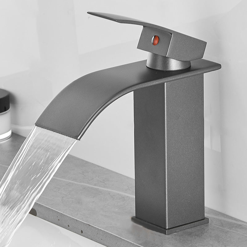 Moderner Badewannenarmatur Wasserfallauslauf Hebelgriff Messing Spülenarmatur