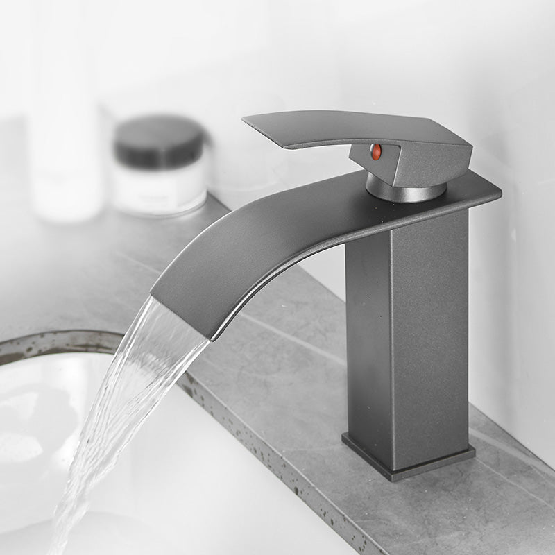 Moderner Badewannenarmatur Wasserfallauslauf Hebelgriff Messing Spülenarmatur