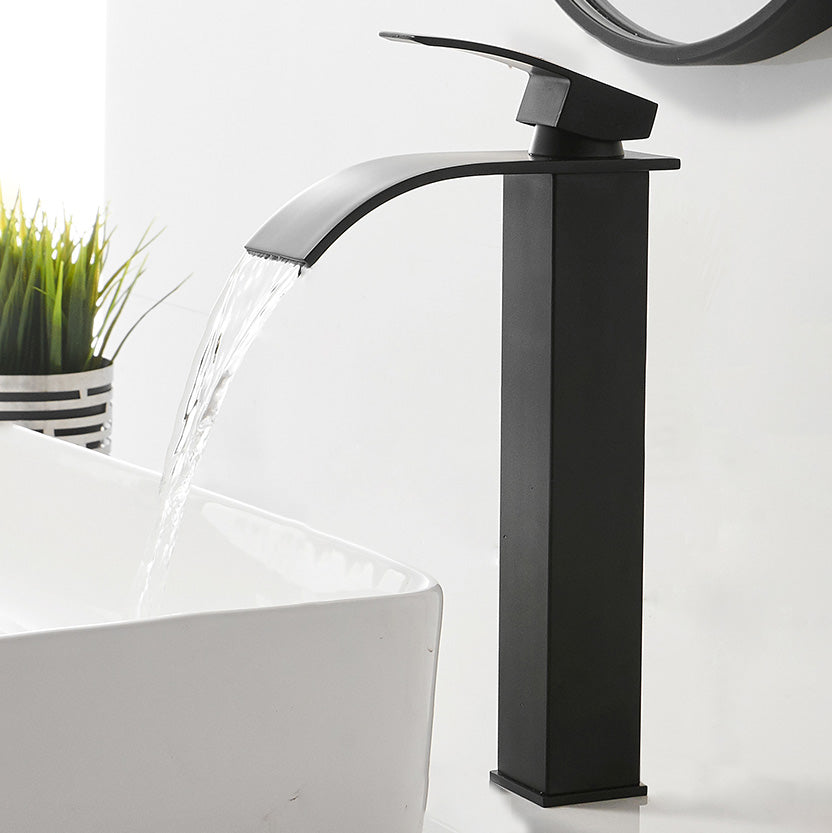 Moderner Badewannenarmatur Wasserfallauslauf Hebelgriff Messing Spülenarmatur