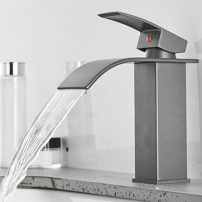 Moderner Badewannenarmatur Wasserfallauslauf Hebelgriff Messing Spülenarmatur