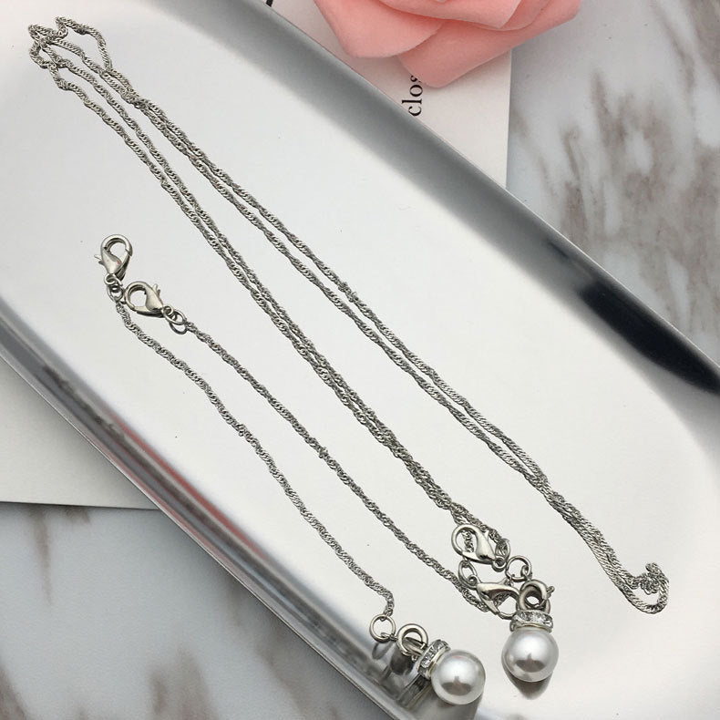 Elegante Halskette mit Perlenanhängern Brehn