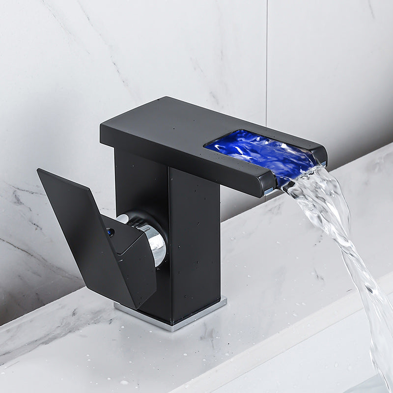Wasserfall-Basin-Mischer-Armatur quadratischer Hebelgriff mit LED-Dreifarbbeleuchtung