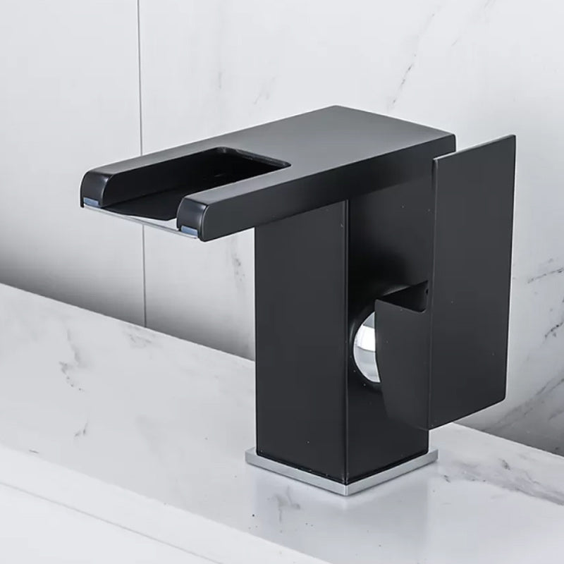 Wasserfall-Basin-Mischer-Armatur quadratischer Hebelgriff mit LED-Dreifarbbeleuchtung