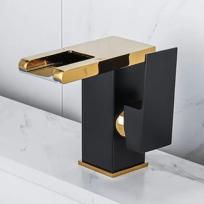 Wasserfall-Basin-Mischer-Armatur quadratischer Hebelgriff mit LED-Dreifarbbeleuchtung