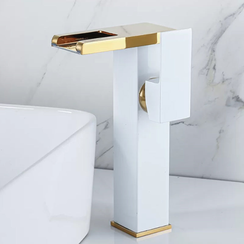 Wasserfall-Basin-Mischer-Armatur quadratischer Hebelgriff mit LED-Dreifarbbeleuchtung