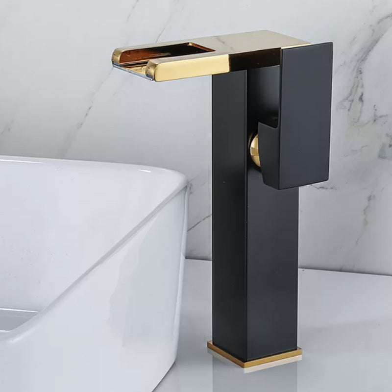 Wasserfall-Basin-Mischer-Armatur quadratischer Hebelgriff mit LED-Dreifarbbeleuchtung