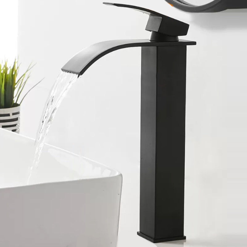 Brehn | Moderner Wasserfallauslauf Waschbeckenarmatur mit LED Messing Waschbeckenarmatur