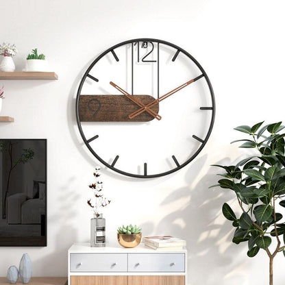 Edelstahl- und Walnusswanduhr für zeitlose Eleganz