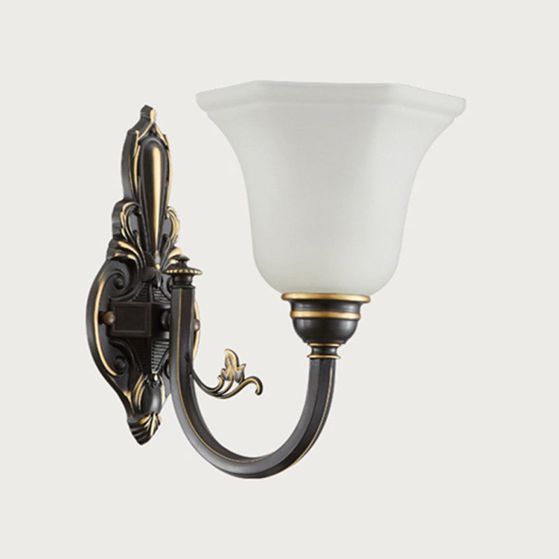 Gekrümmte Arm Flur Wandlampe Traditionelle Metall 1/2-Kopf Messing/Schwarz und Gold Wandleuchte mit Flared Frosted Glass Shade | Brehn