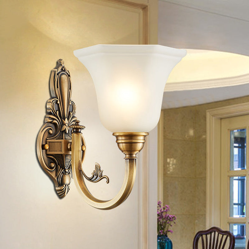 Gekrümmte Arm Flur Wandlampe Traditionelle Metall 1/2-Kopf Messing/Schwarz und Gold Wandleuchte mit Flared Frosted Glass Shade | Brehn