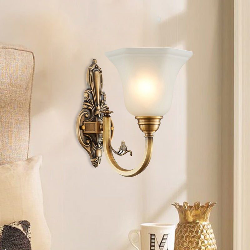 Gekrümmte Arm Flur Wandlampe Traditionelle Metall 1/2-Kopf Messing/Schwarz und Gold Wandleuchte mit Flared Frosted Glass Shade | Brehn