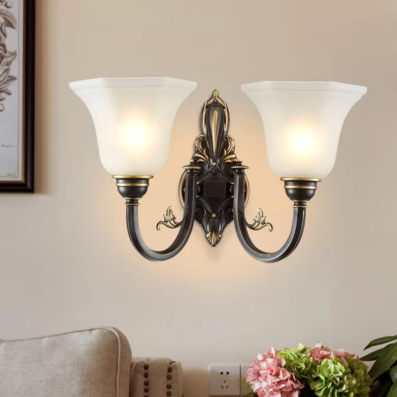 Gekrümmte Arm Flur Wandlampe Traditionelle Metall 1/2-Kopf Messing/Schwarz und Gold Wandleuchte mit Flared Frosted Glass Shade | Brehn