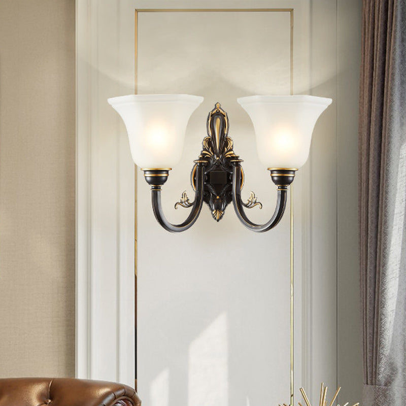 Gekrümmte Arm Flur Wandlampe Traditionelle Metall 1/2-Kopf Messing/Schwarz und Gold Wandleuchte mit Flared Frosted Glass Shade | Brehn