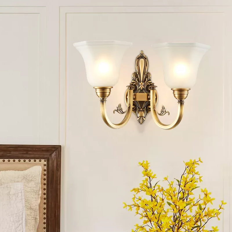Gekrümmte Arm Flur Wandlampe Traditionelle Metall 1/2-Kopf Messing/Schwarz und Gold Wandleuchte mit Flared Frosted Glass Shade | Brehn