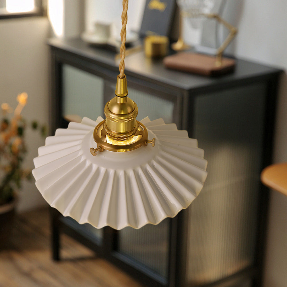Vintage Keramik Hängelampe mit Falten-Design – Messing LED Pendelleuchte für Esszimmer und Wohnzimmer | Brehn