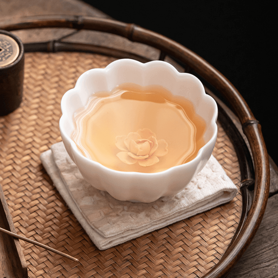 Handgefertigte Keramiktasse mit eingebetteter Keramikrose | Brehn