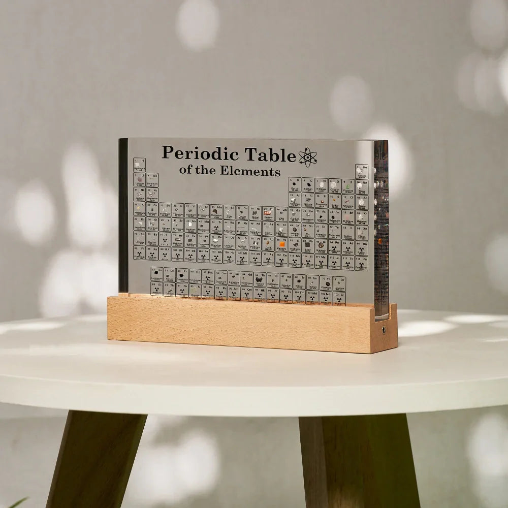 Beleuchtete periodische Tabelle mit echten Elementen - Elementa | Brehn