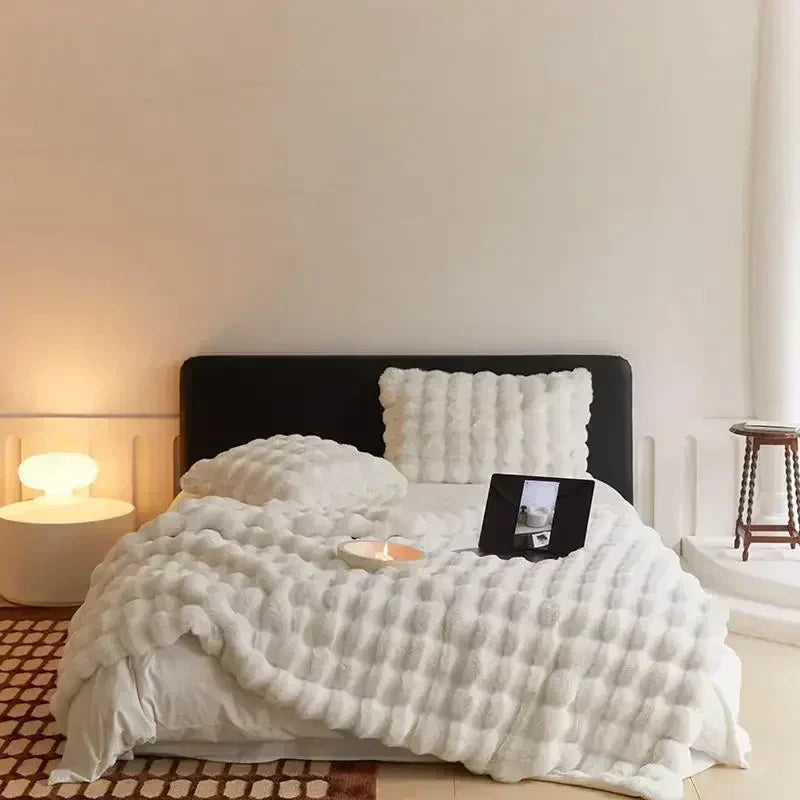 Brehn | Tragbare flauschige Decke aus Imitationsfell - VeluLuxe