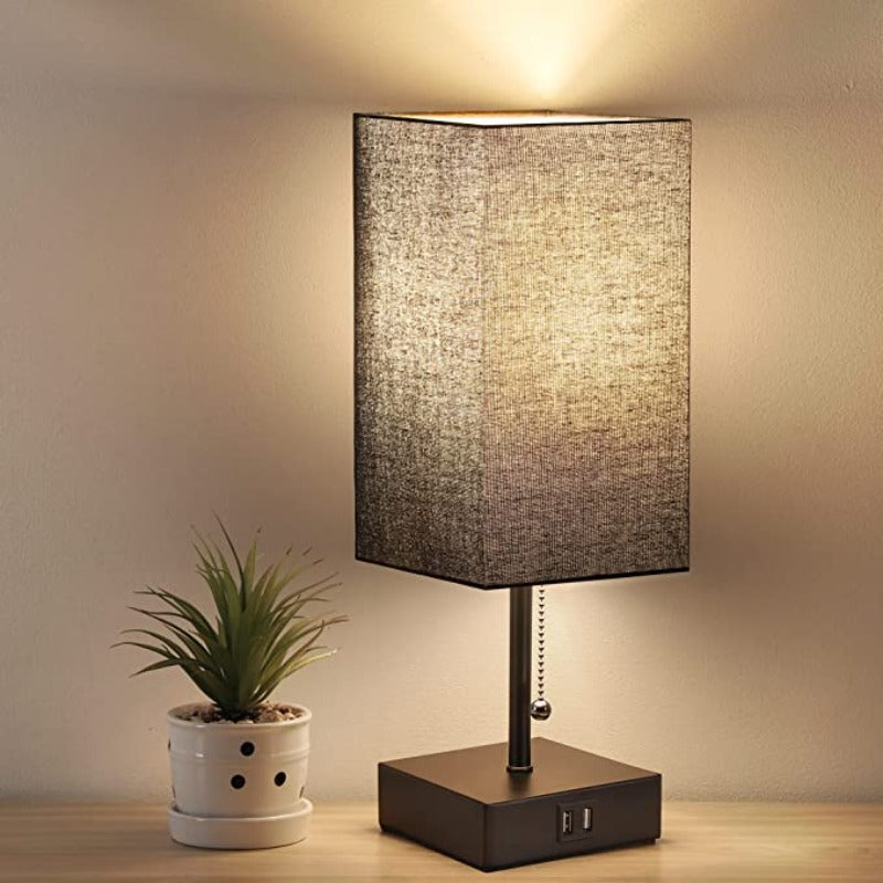 LumiCharge – Moderne Tischlampe mit USB-Ladeanschlüssen | Brehn