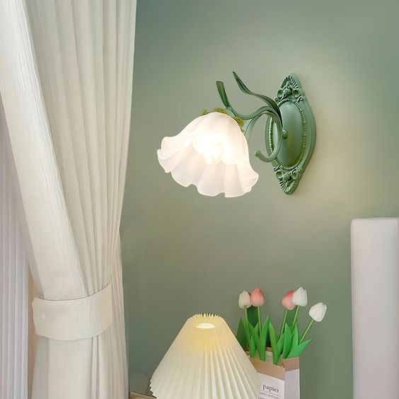 Brehn | LilyGlow Wandleuchte - Elegante von der Natur inspirierte Beleuchtung
