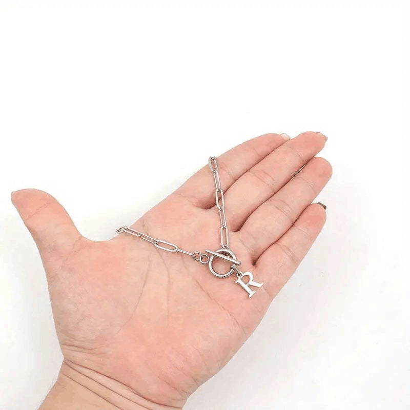 Brehn | Paperclip Buchstaben Initial Kreis Schloss Halskette