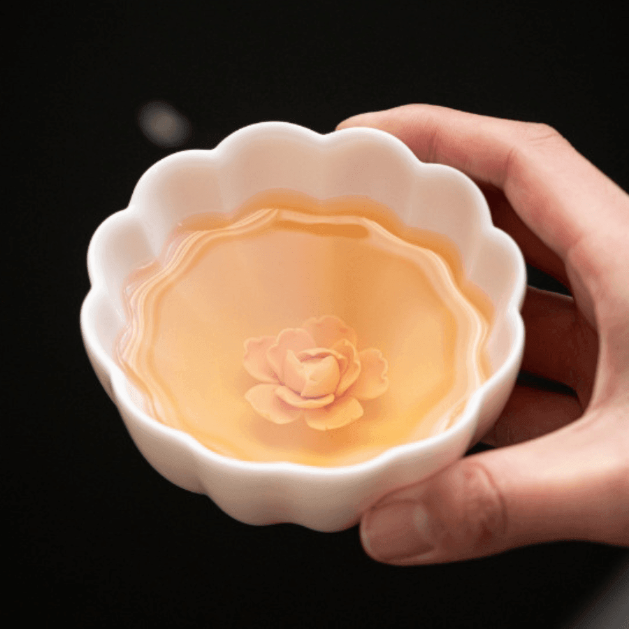 Handgefertigte Keramiktasse mit eingebetteter Keramikrose | Brehn