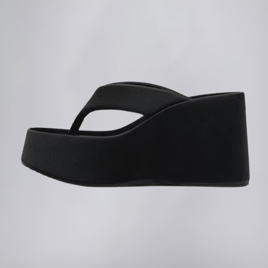 Gepolsterte Flip-Flops mit rutschfester Sohle